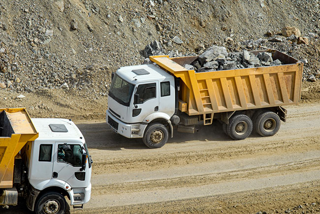 Four Reasons to Consider Our Commercial Hauling Services for Your